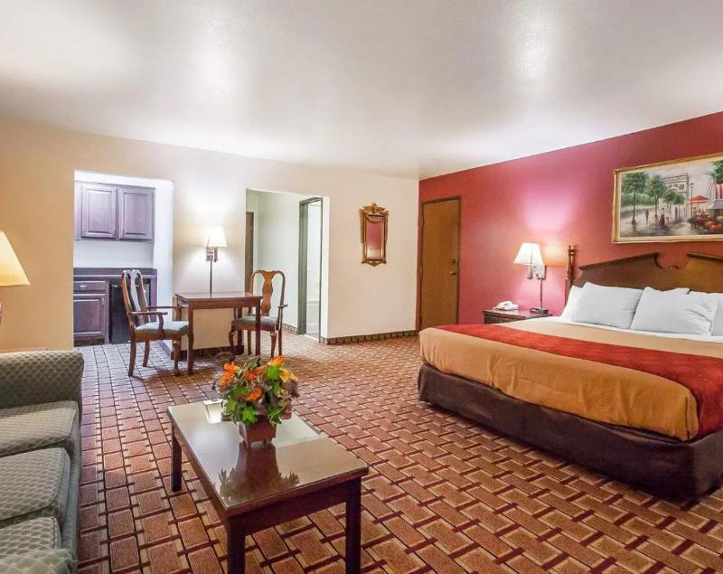 Econo Lodge Dexter image