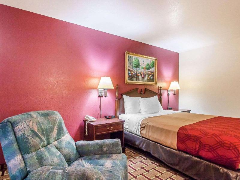 Econo Lodge Dexter image