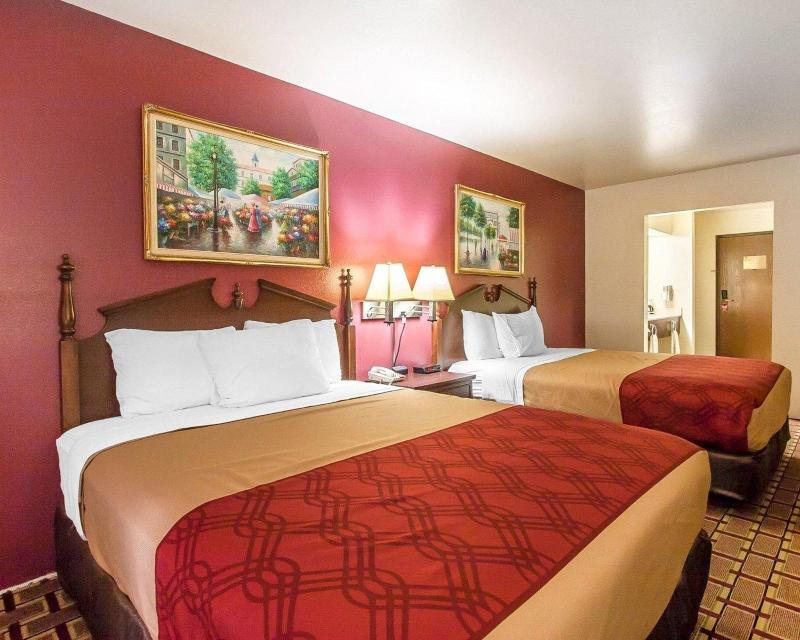 Econo Lodge Dexter image