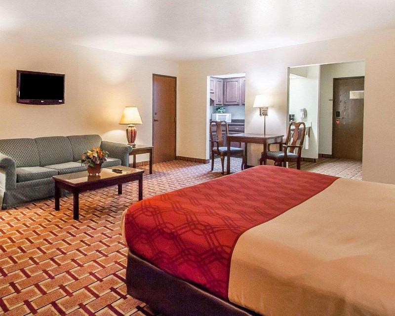 Econo Lodge Dexter image