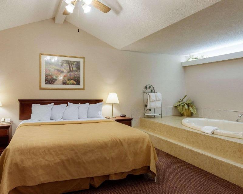 Quality Inn Robinsonville image 7