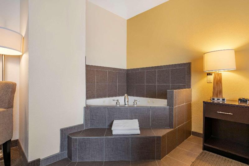 Sleep Inn & Suites Miles City I-94 image
