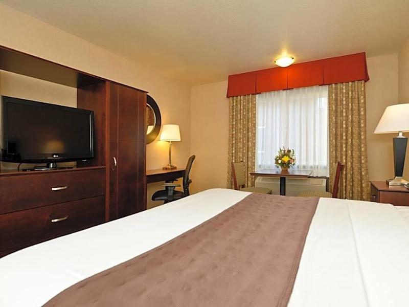 Yellowstone West Gate Hotel image