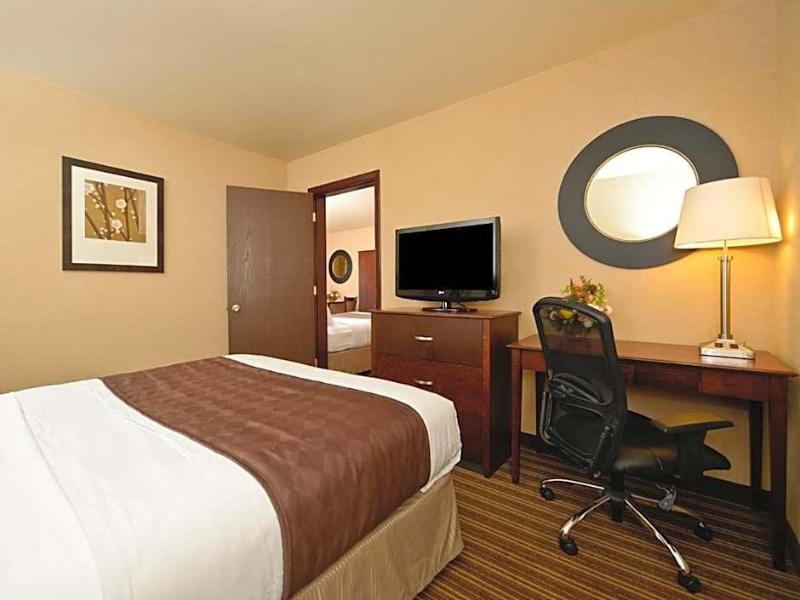 Yellowstone West Gate Hotel image