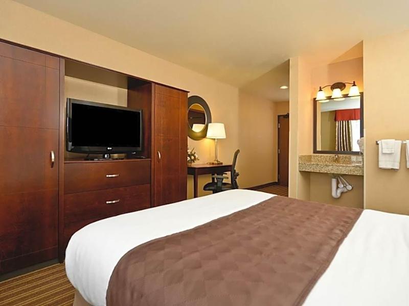 Yellowstone West Gate Hotel image
