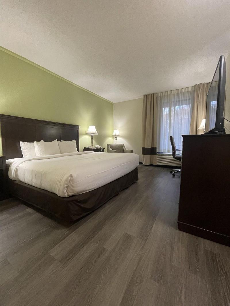 Comfort Inn Pinehurst - Southern Pines image