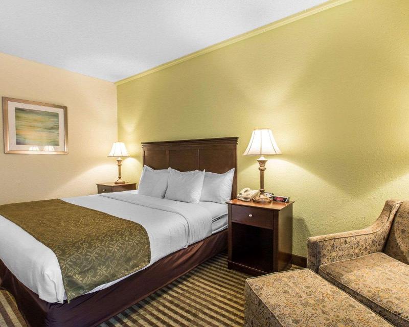 Comfort Inn Pinehurst - Southern Pines image
