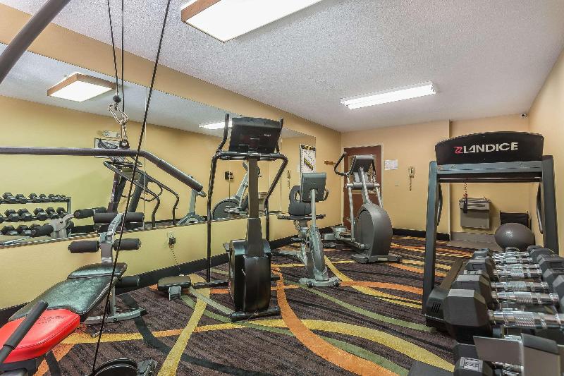 . Quality Inn Warsaw I-40