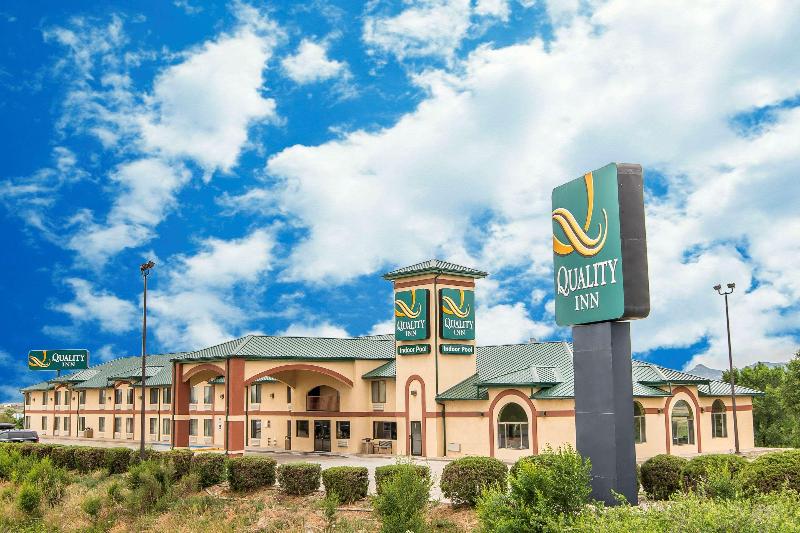 Quality Inn Raton image