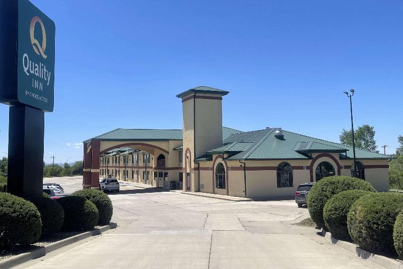 Quality Inn Raton image