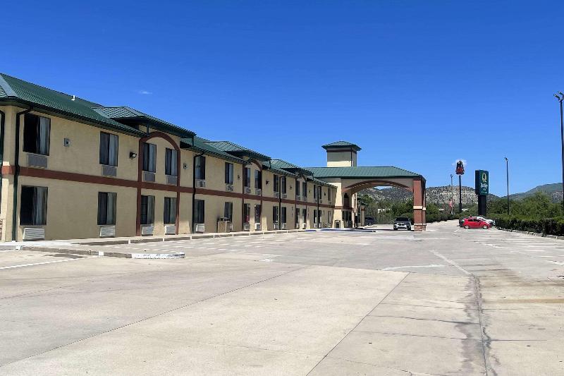 Quality Inn Raton image