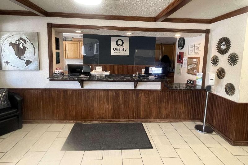 Quality Inn Raton image