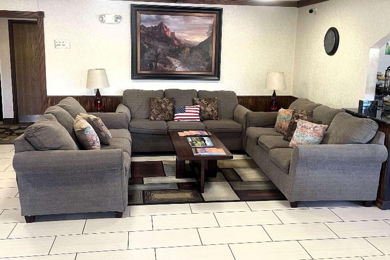 Quality Inn Raton image