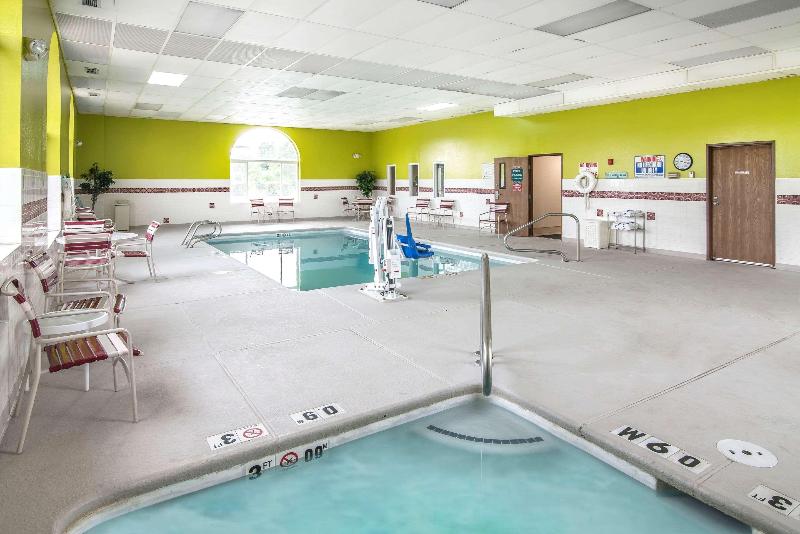 Quality Inn Raton image