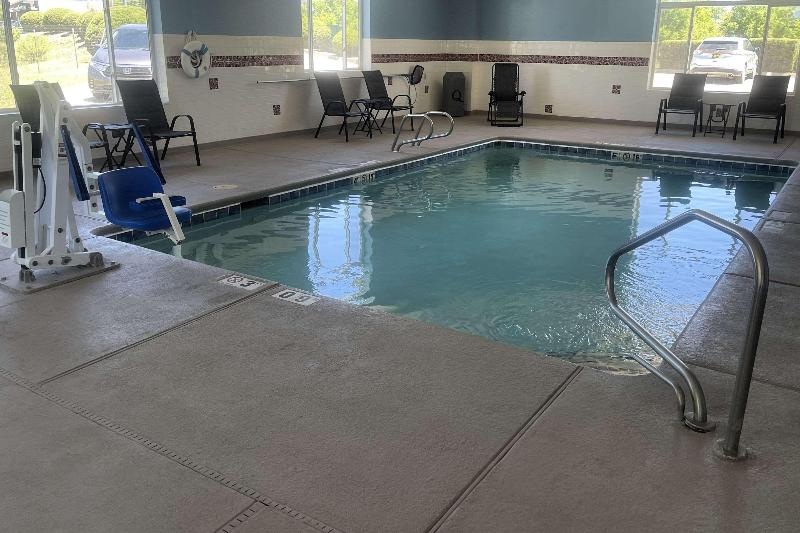 Quality Inn Raton image