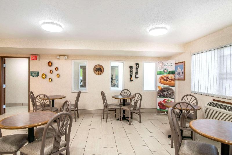 Quality Inn Raton image
