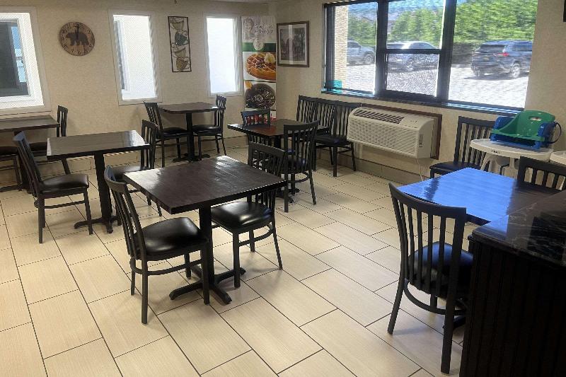Quality Inn Raton image
