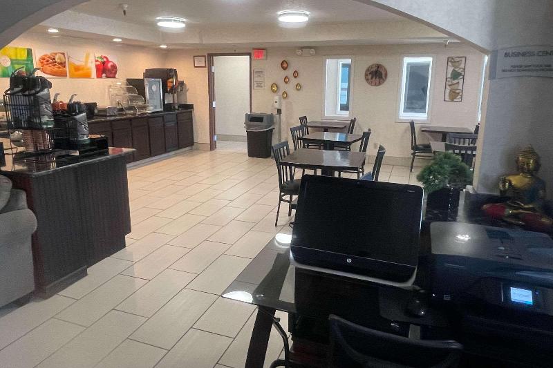 Quality Inn Raton image