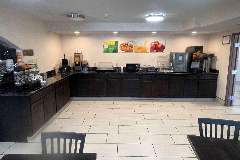 Quality Inn Raton image