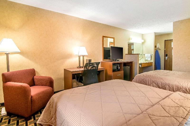 Quality Inn Raton image