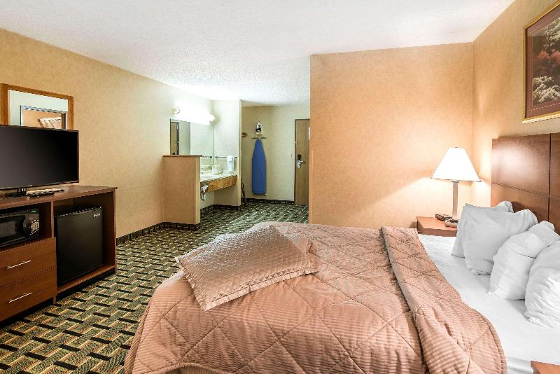 Quality Inn Raton image