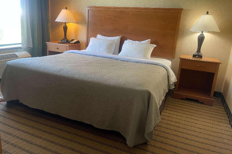 Quality Inn Raton image