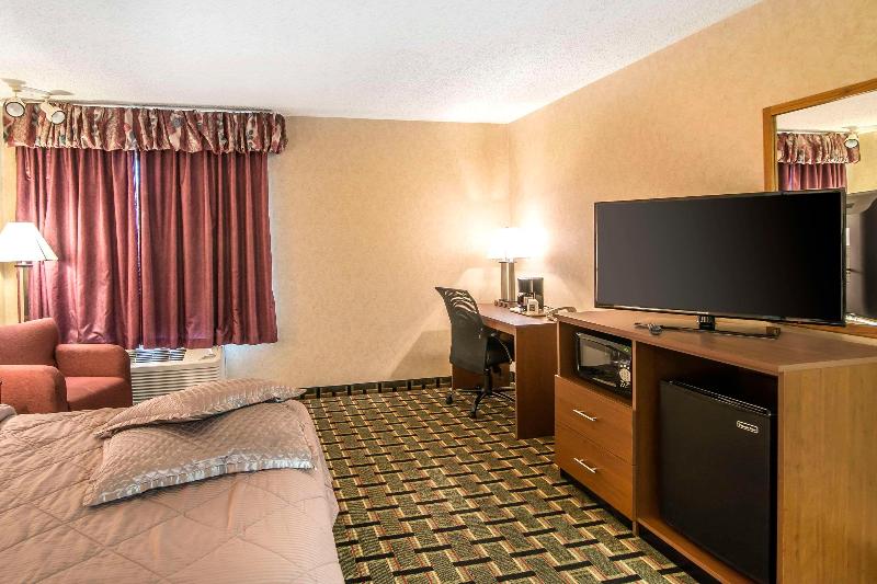 Quality Inn Raton image