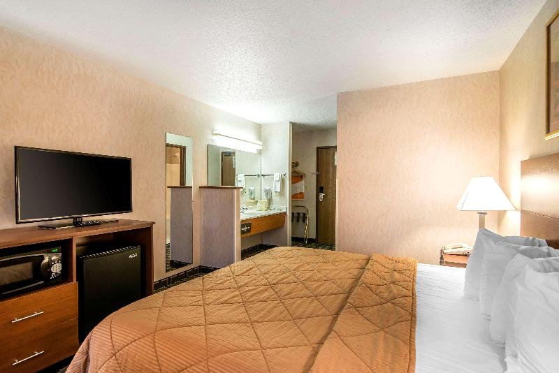 Quality Inn Raton image