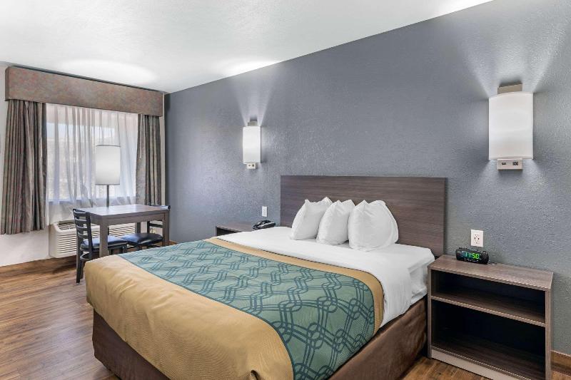 Econo Lodge Inn & Suites Socorro image