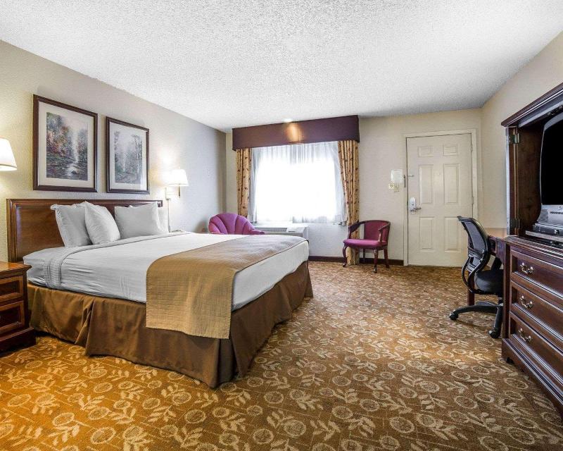 Quality Inn & Suites Minden image