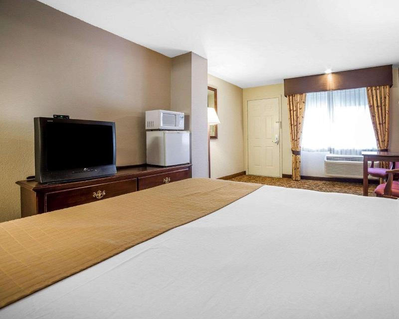 Quality Inn & Suites Minden image