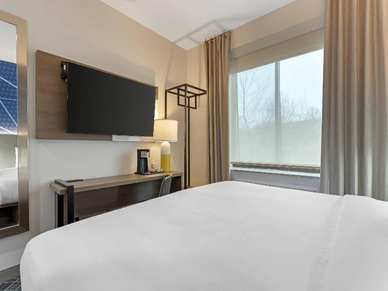 Comfort Inn Staten Island Staten Island image