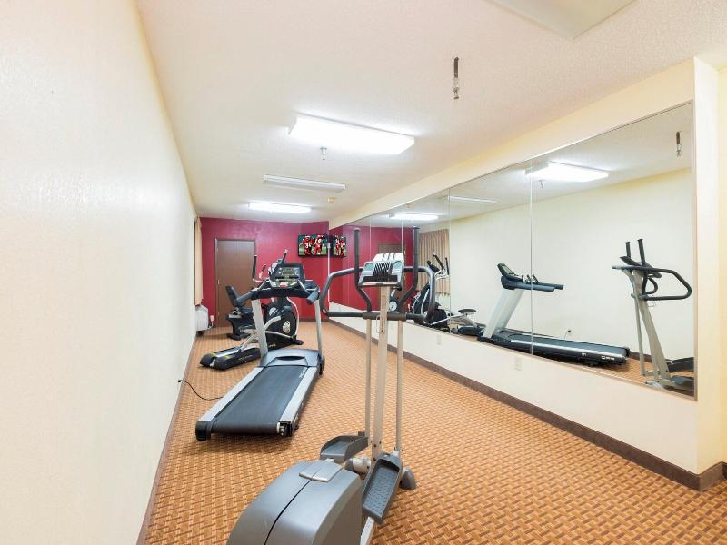 Red Roof Inn & Suites Cincinnati North-Mason image