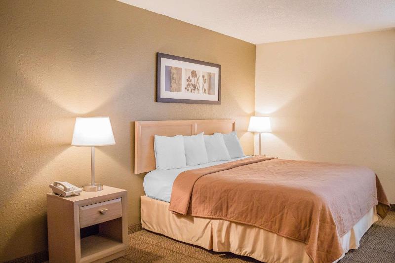 Quality Inn hotel Port Clinton, OH HAB