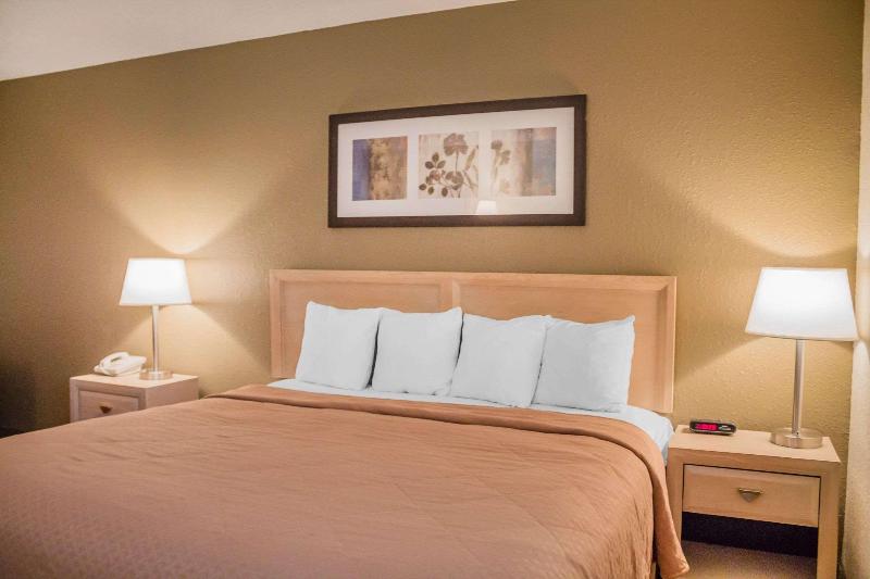 Quality Inn hotel Port Clinton, OH image