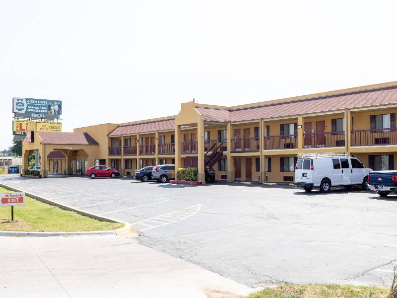 Econo Lodge McAlester image