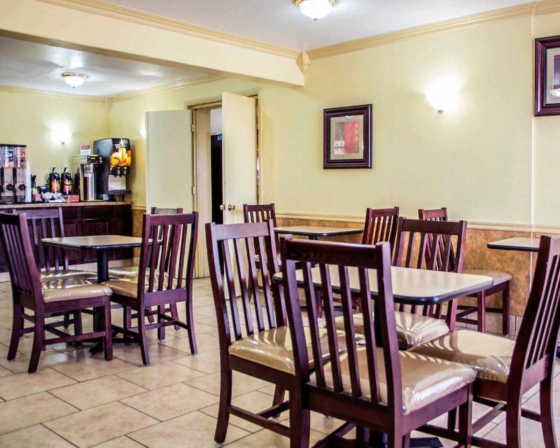 Econo Lodge McAlester image