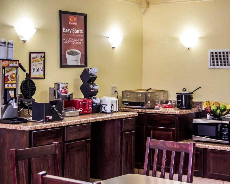 Econo Lodge McAlester image