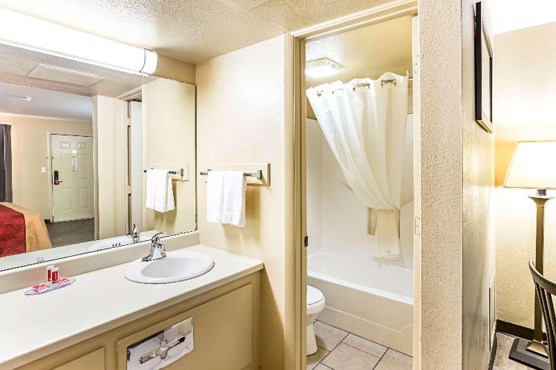 Econo Lodge McAlester image