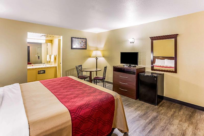 Econo Lodge McAlester image