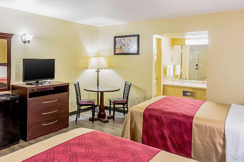 Econo Lodge McAlester image