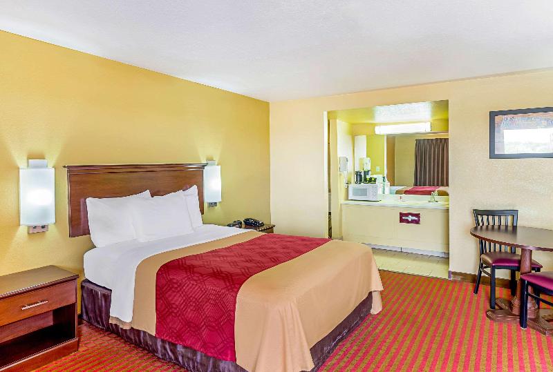 Econo Lodge McAlester image