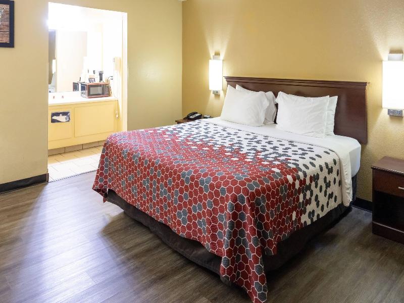 Econo Lodge McAlester image