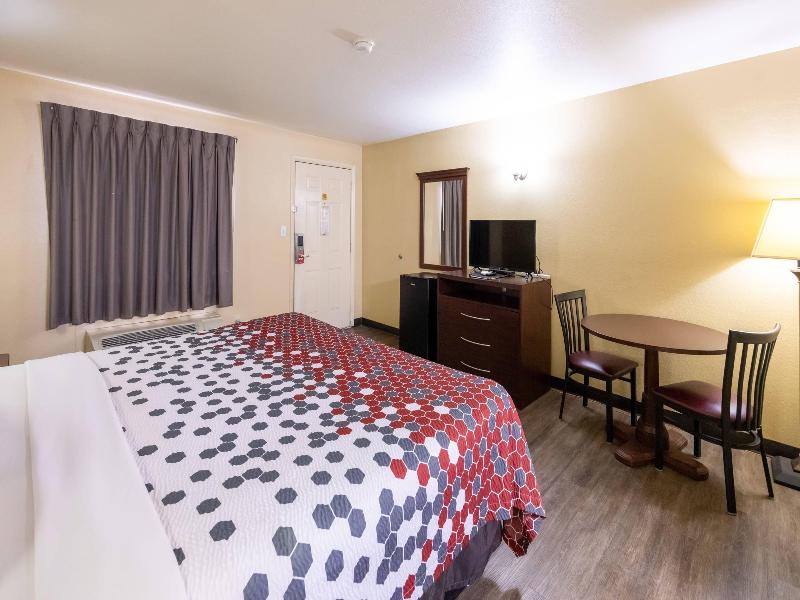 Econo Lodge McAlester image