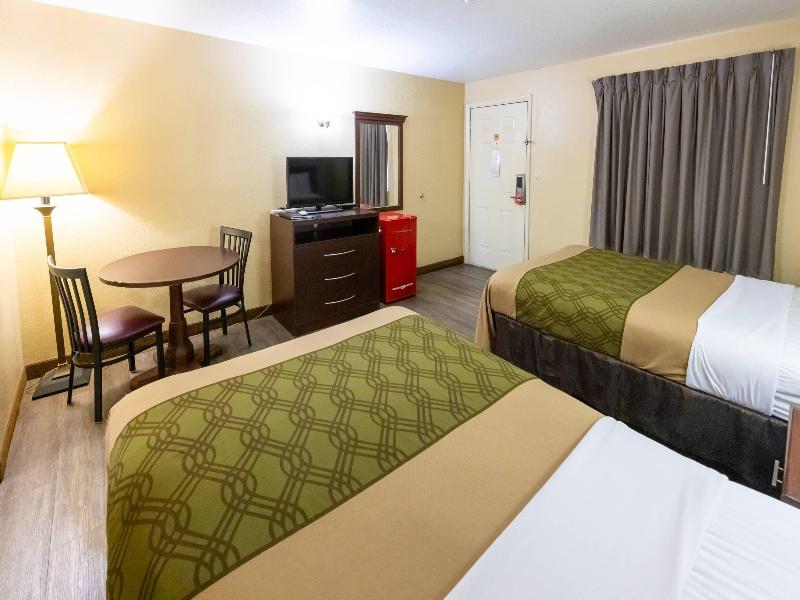 Econo Lodge McAlester image