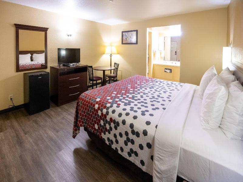 Econo Lodge McAlester image