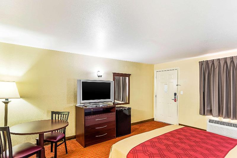 Econo Lodge McAlester image