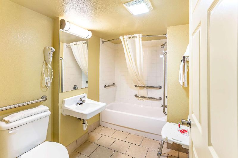 Econo Lodge McAlester image
