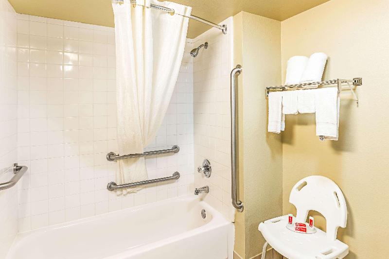 Econo Lodge McAlester image
