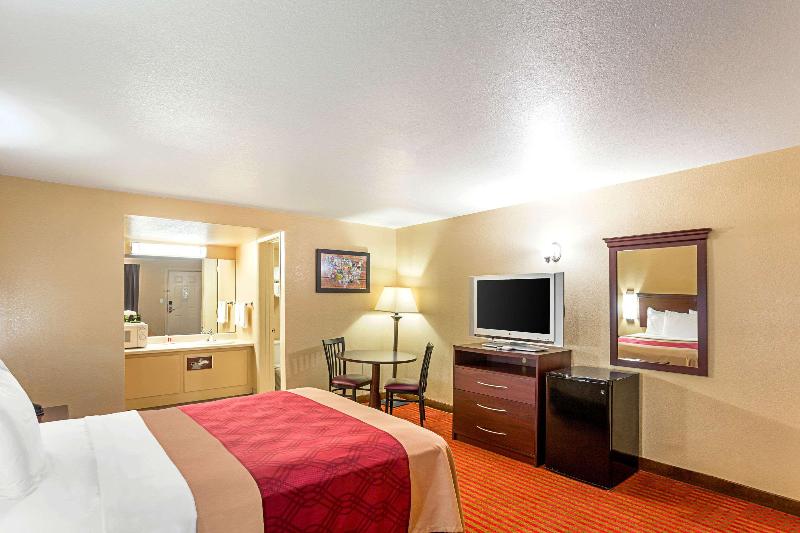 Econo Lodge McAlester image